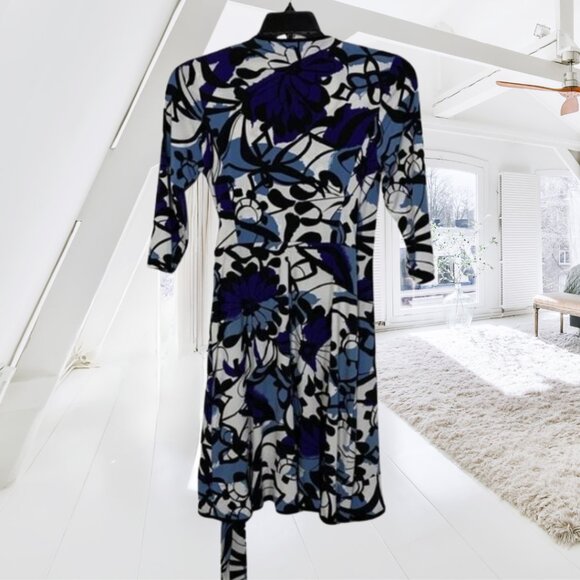 Tiana B. Floral Wrap Dress | Size M | 3/4 Sleeve True Wrap – Effortlessly Chic - Picture 3 of 16
